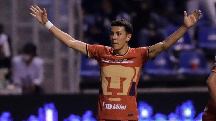 Jorge Ruvalcaba festea su gol en Puebla