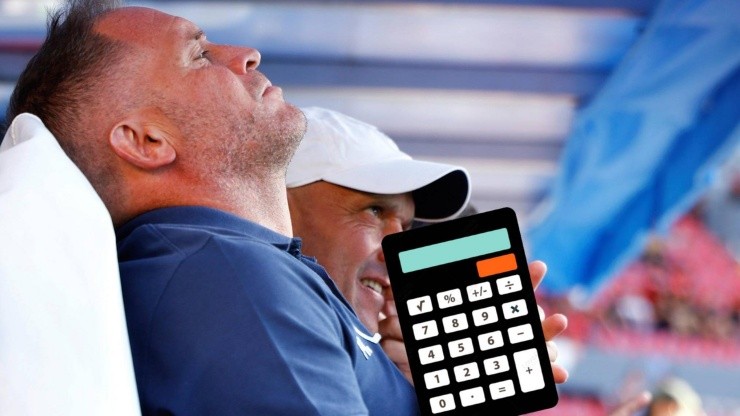 Pumas juega con la calculadora en la mano.