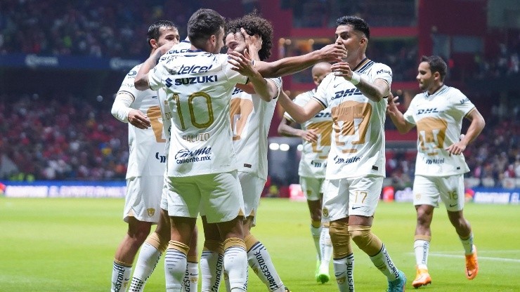 Pumas festeja un gol en el estadio Nemesio Diez.