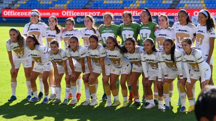 El plantel completo de Pumas en el estadio Hidalgo.
