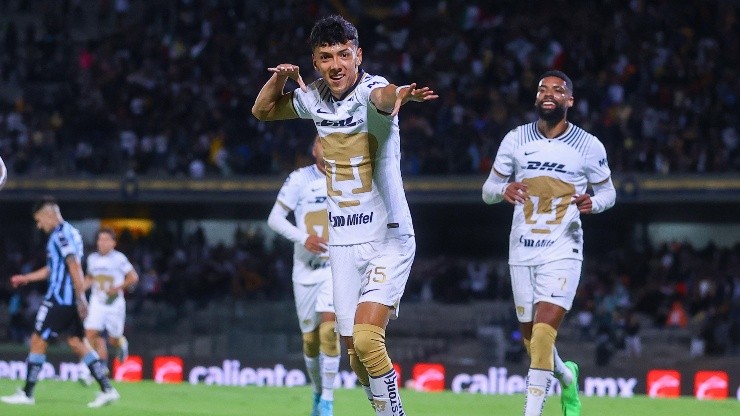 Jorge Ruvalcaba festeja un gol en CU.